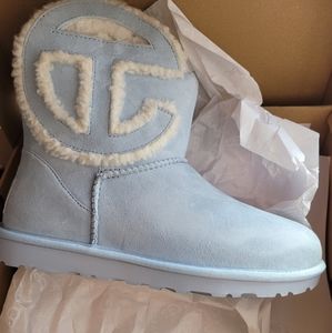 UGG X Telfar blue boots W8M7